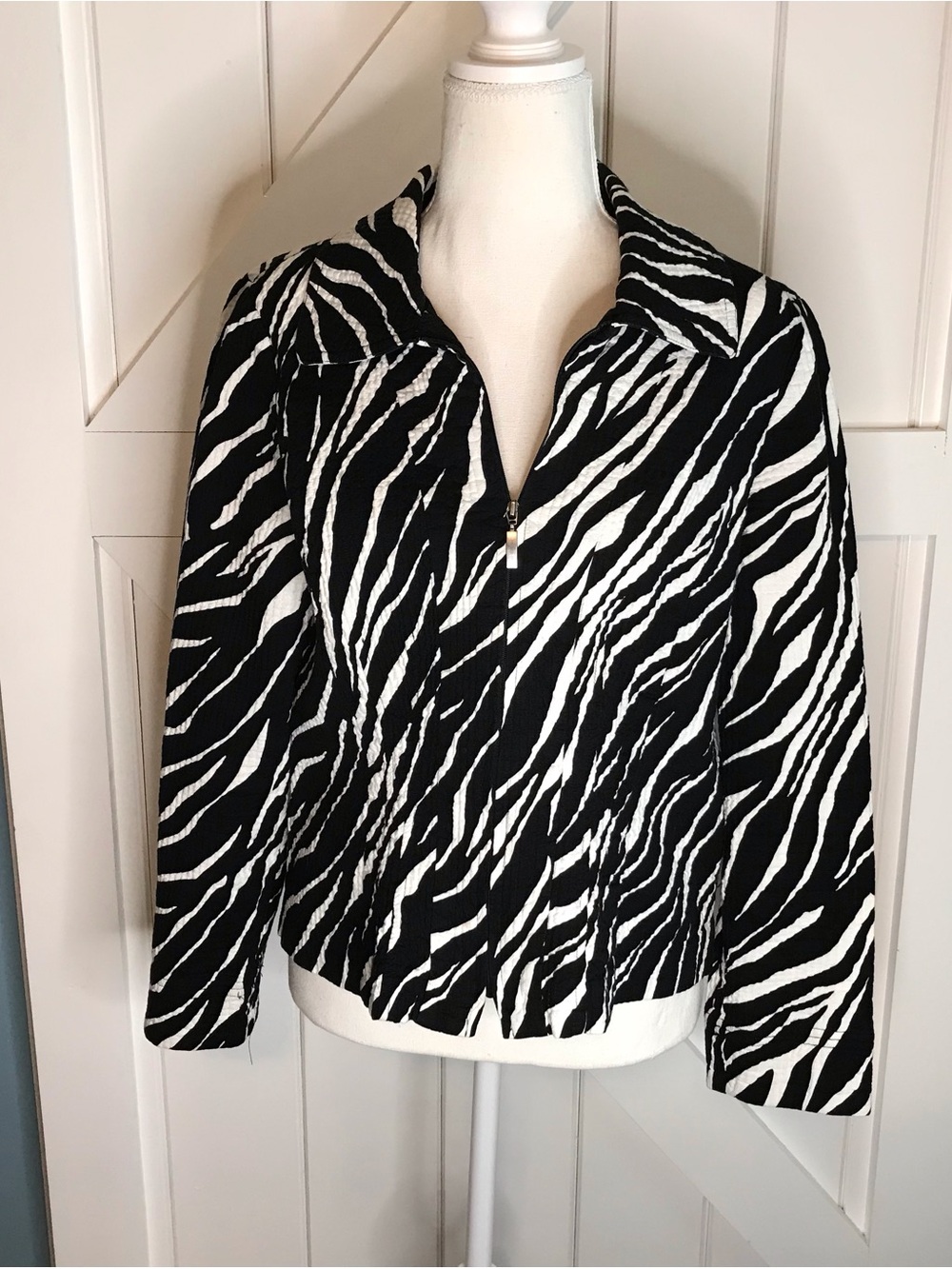 Requirements Black & White Zebra Print Zip-Front Women's Jacket